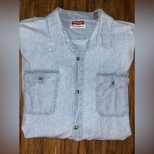 Wrangler Men’s XLT Long Sleeve Button-Up Shirt